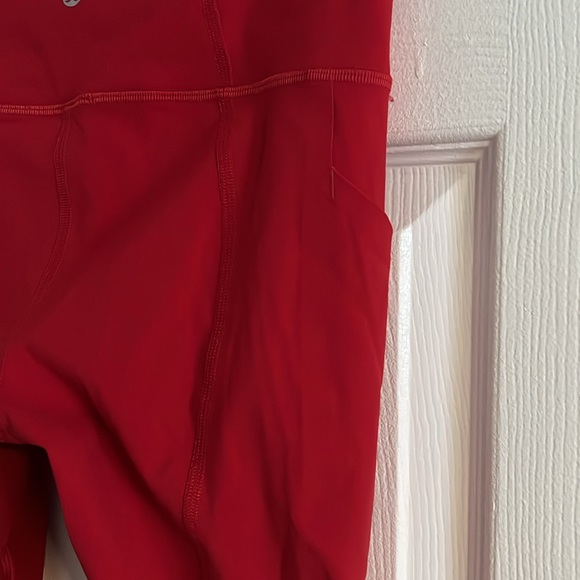 Lululemon crop yoga pants with lots of pockets - Size 6 - Picture 4 of 11